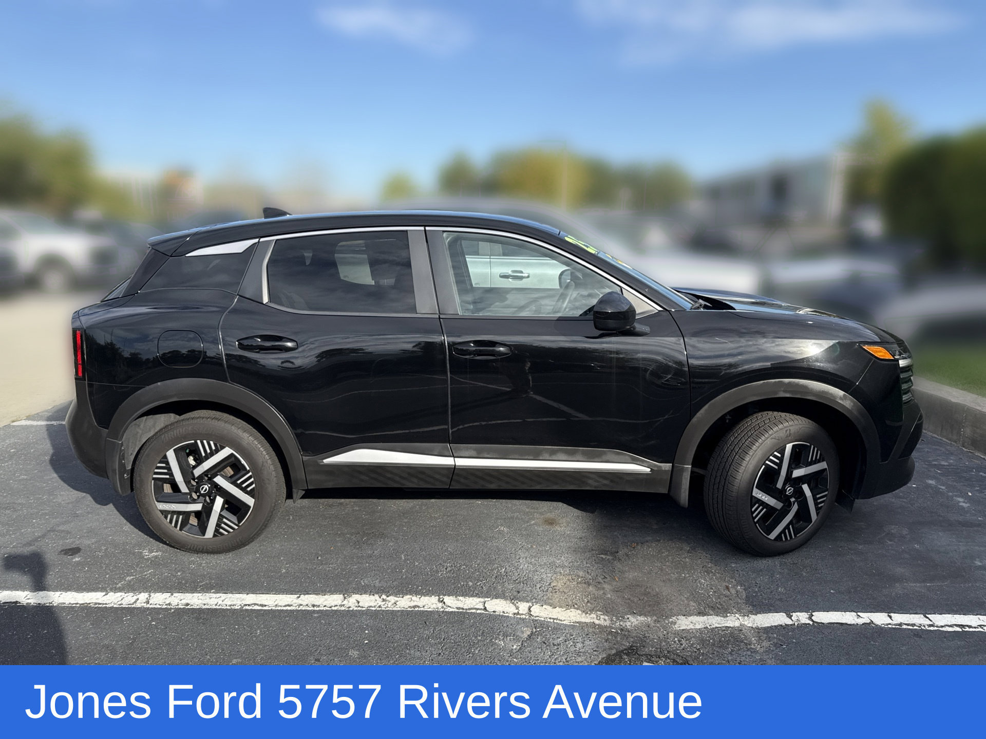 Used 2025 Nissan Kicks SV FWD image 3