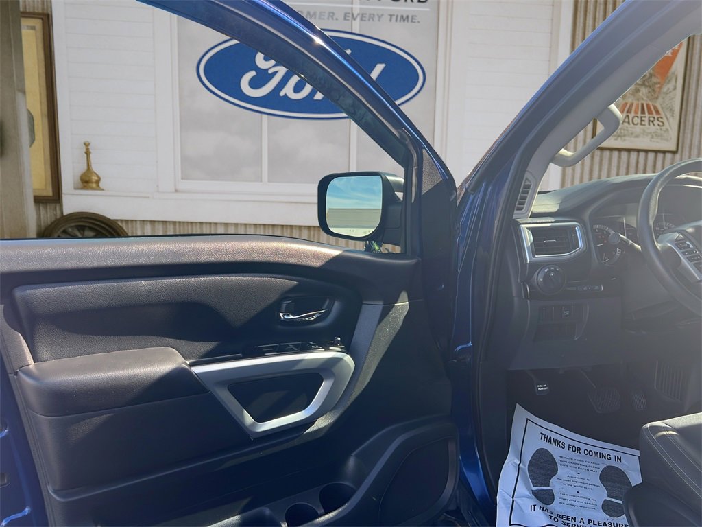 Used 2019 Nissan Titan SV image 24