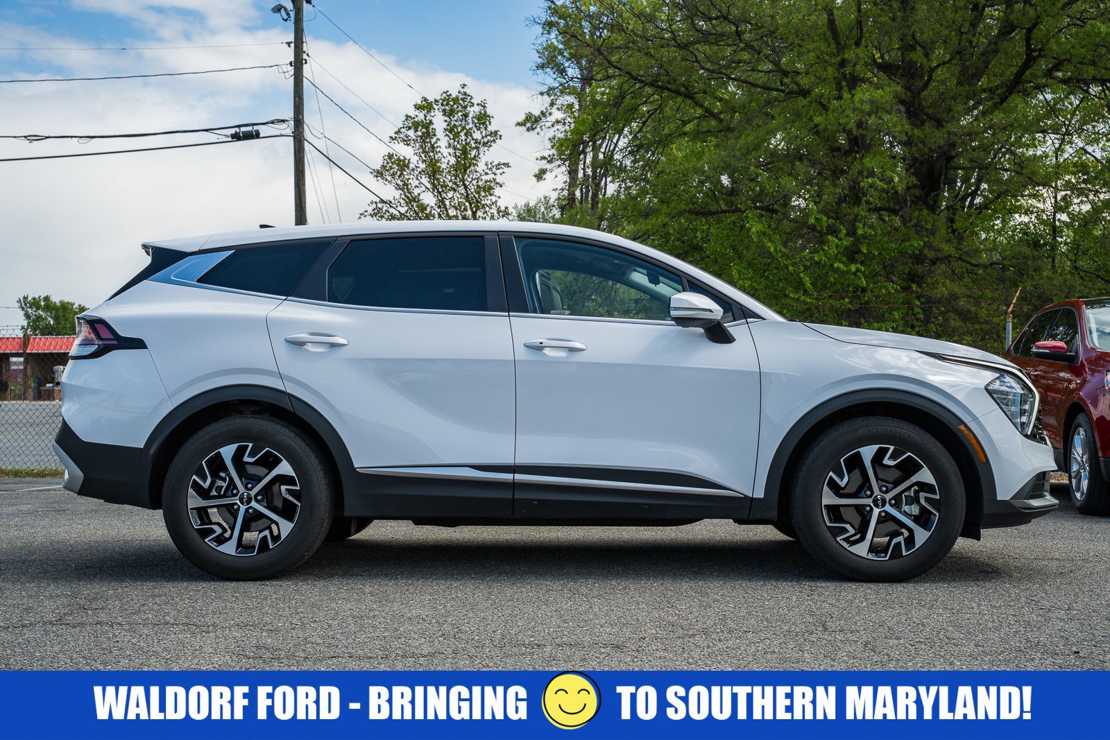 Used 2025 Kia Sportage EX FWD image 3