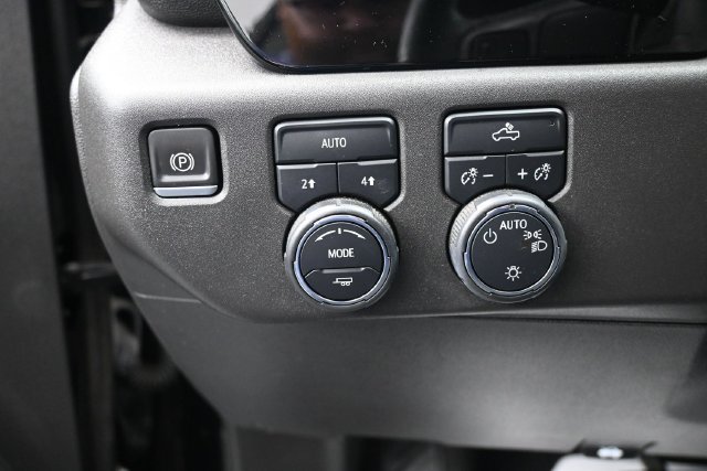 Used 2023 Chevrolet Silverado 1500 LT AWD/4WD image 8