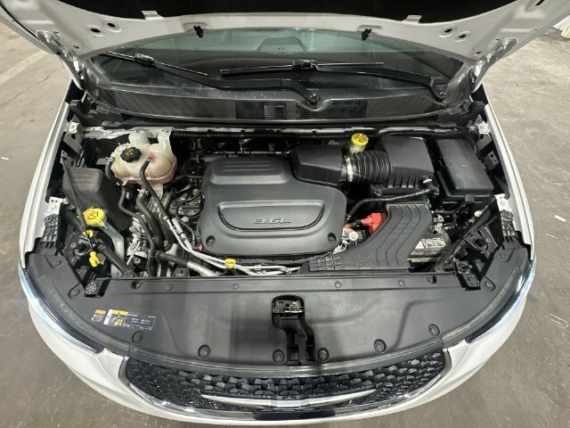 Used 2022 Chrysler Pacifica Limited AWD/4WD image 22