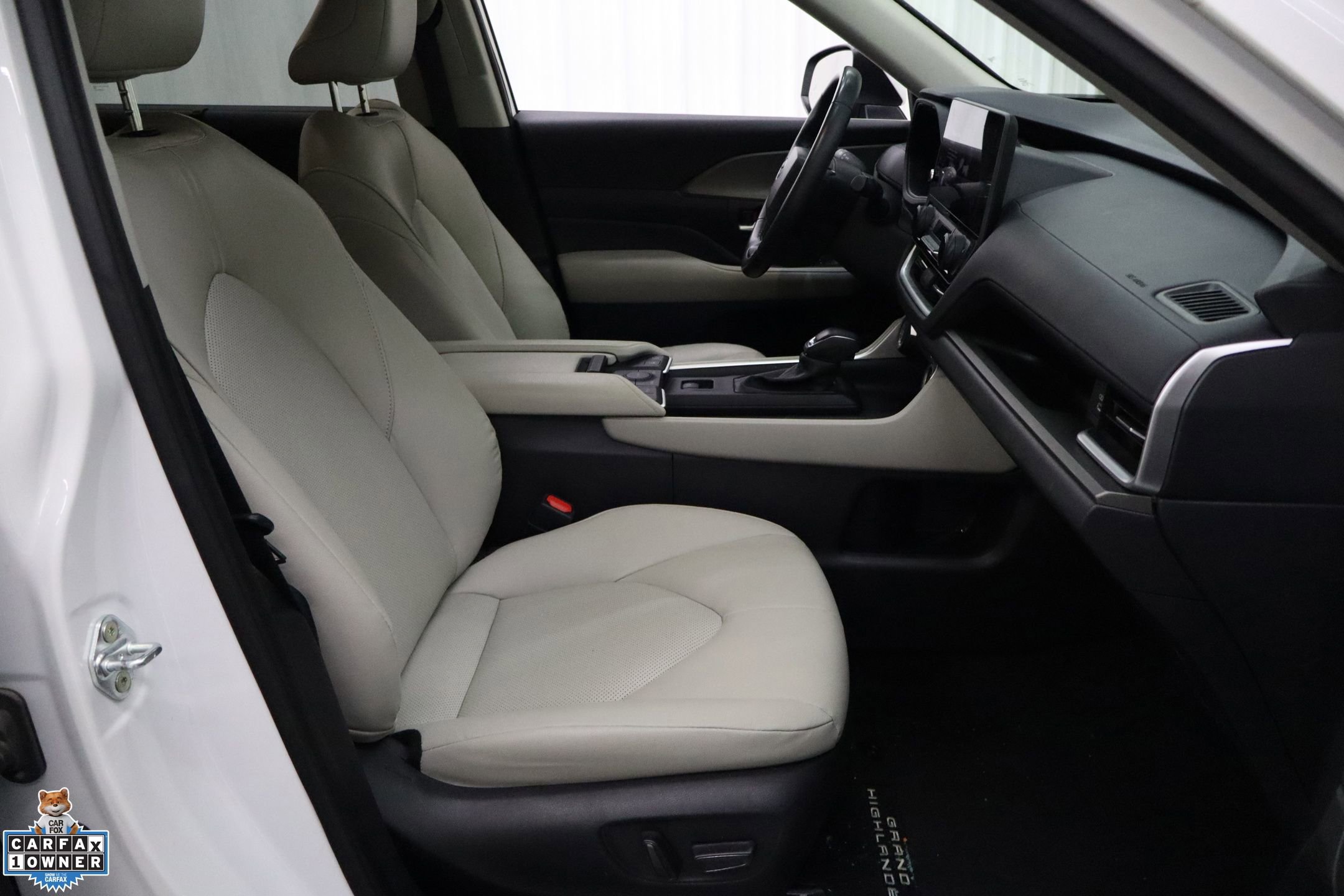 Used 2024 Toyota Grand Highlander XLE image 31