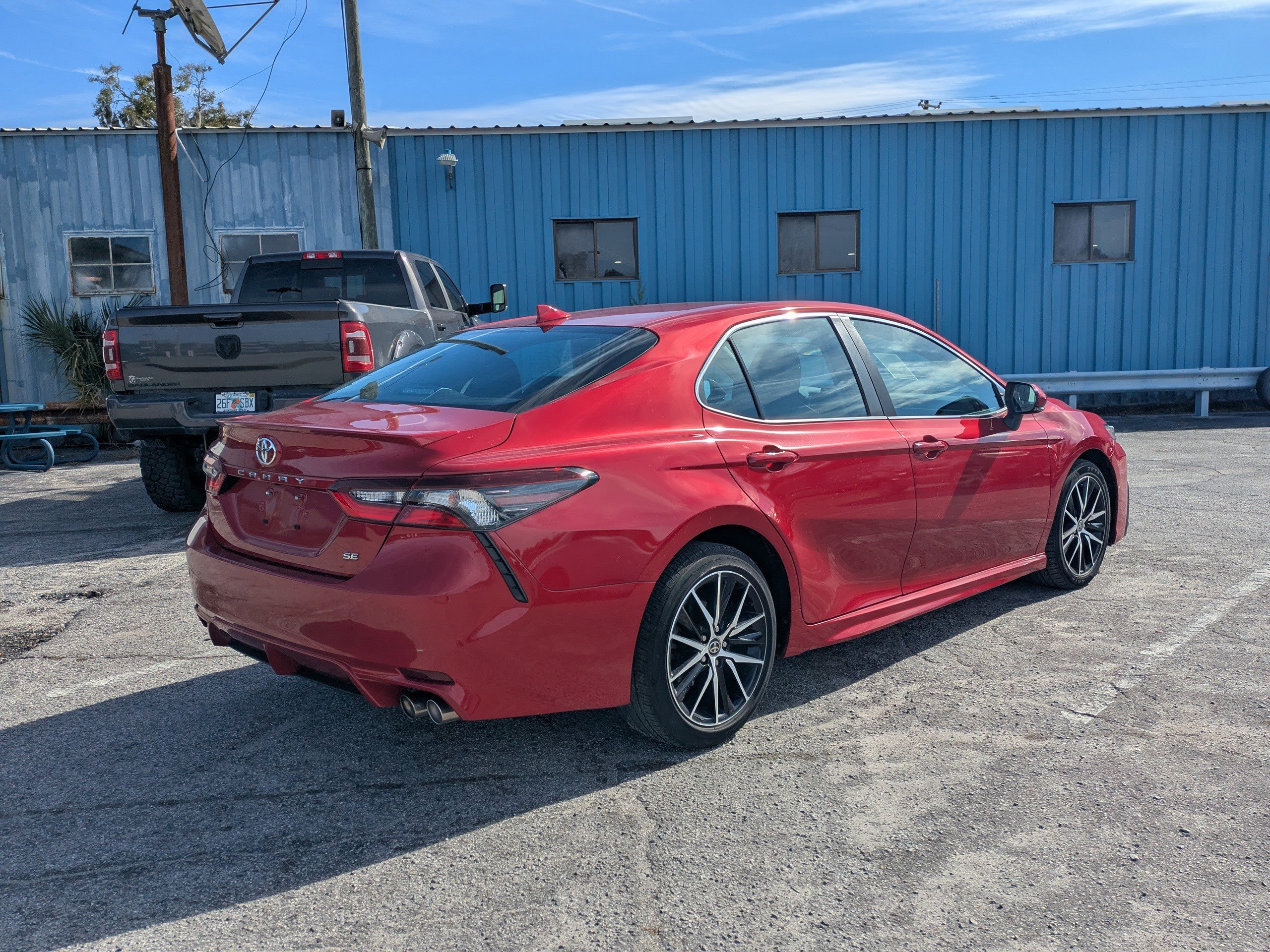 Used 2023 Toyota Camry SE image 5