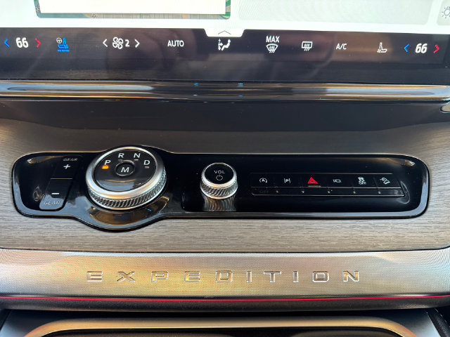 Certified 2025 Ford Expedition Platinum AWD/4WD image 23