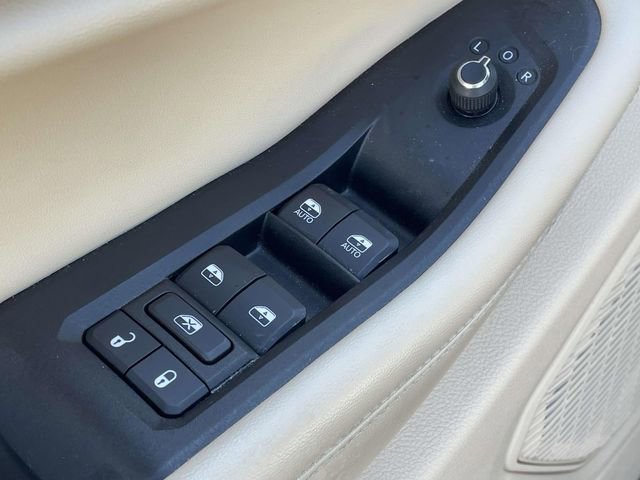 Used 2023 Jeep Grand Cherokee L Limited w/ Luxury Tech Group II image 15