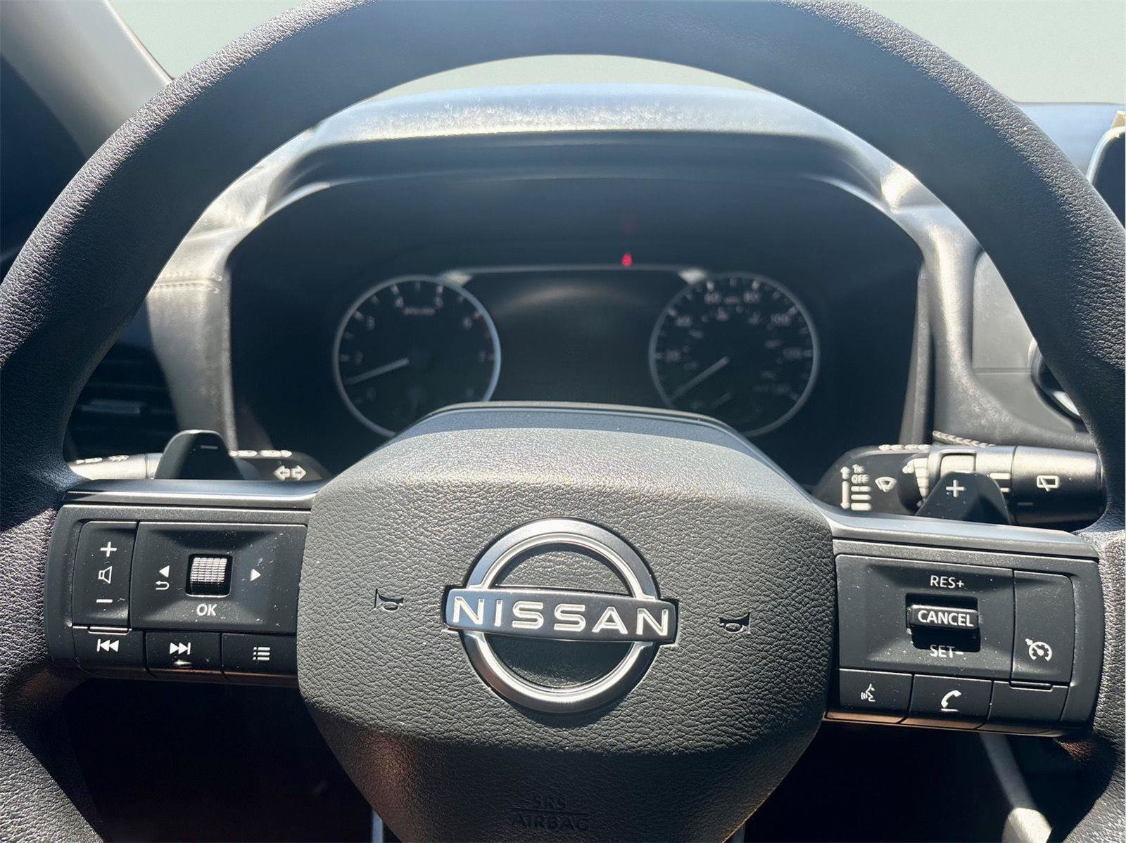Used 2025 Nissan Rogue S FWD image 13
