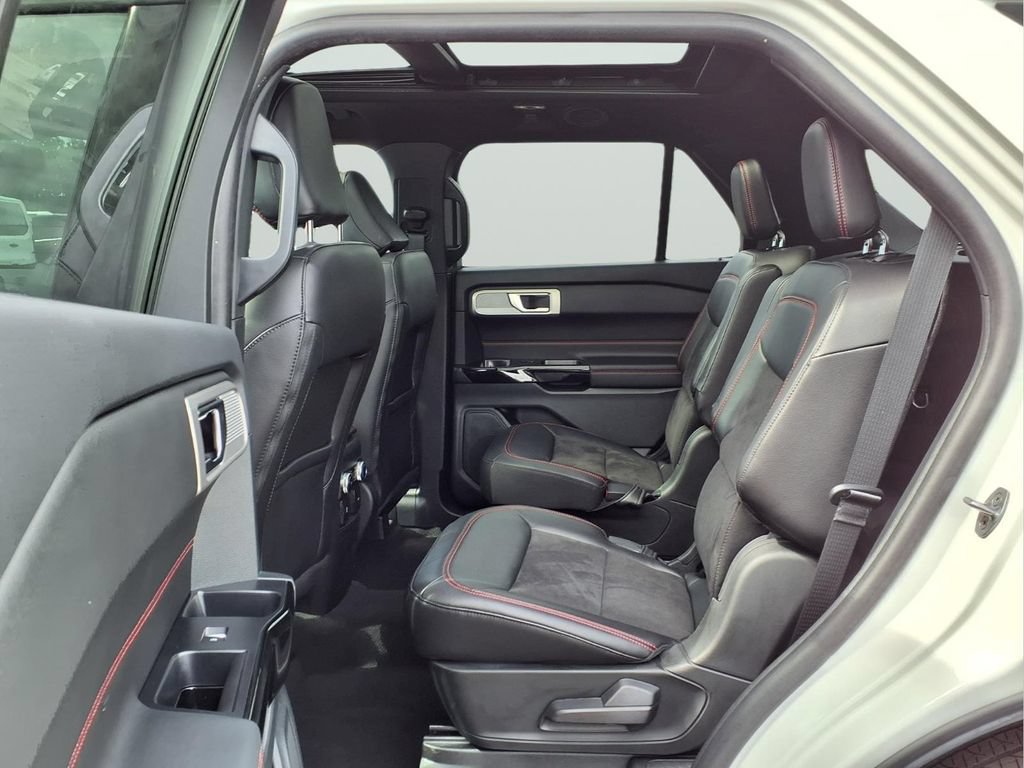 Certified 2024 Ford Explorer ST-Line w/ Class IV Trailer Tow Package AWD/4WD image 11