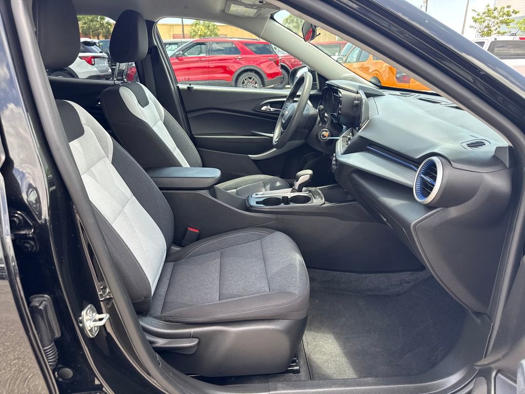 Used 2024 Chevrolet Trax LS w/ LS Convenience Package FWD image 25