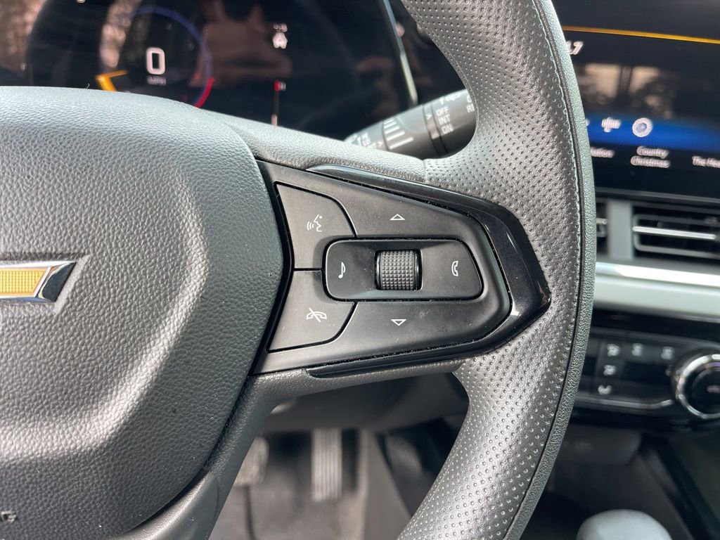 Used 2025 Chevrolet Trax LT image 17