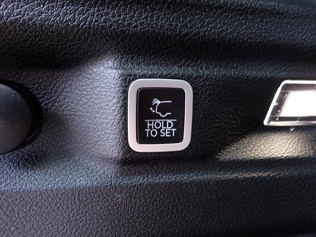 Used 2024 Jeep Grand Cherokee L Limited w/ Black Appearance Package AWD/4WD image 9