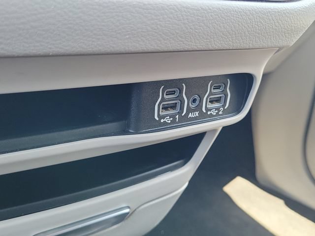 Used 2024 Chrysler Pacifica Touring-L FWD image 24