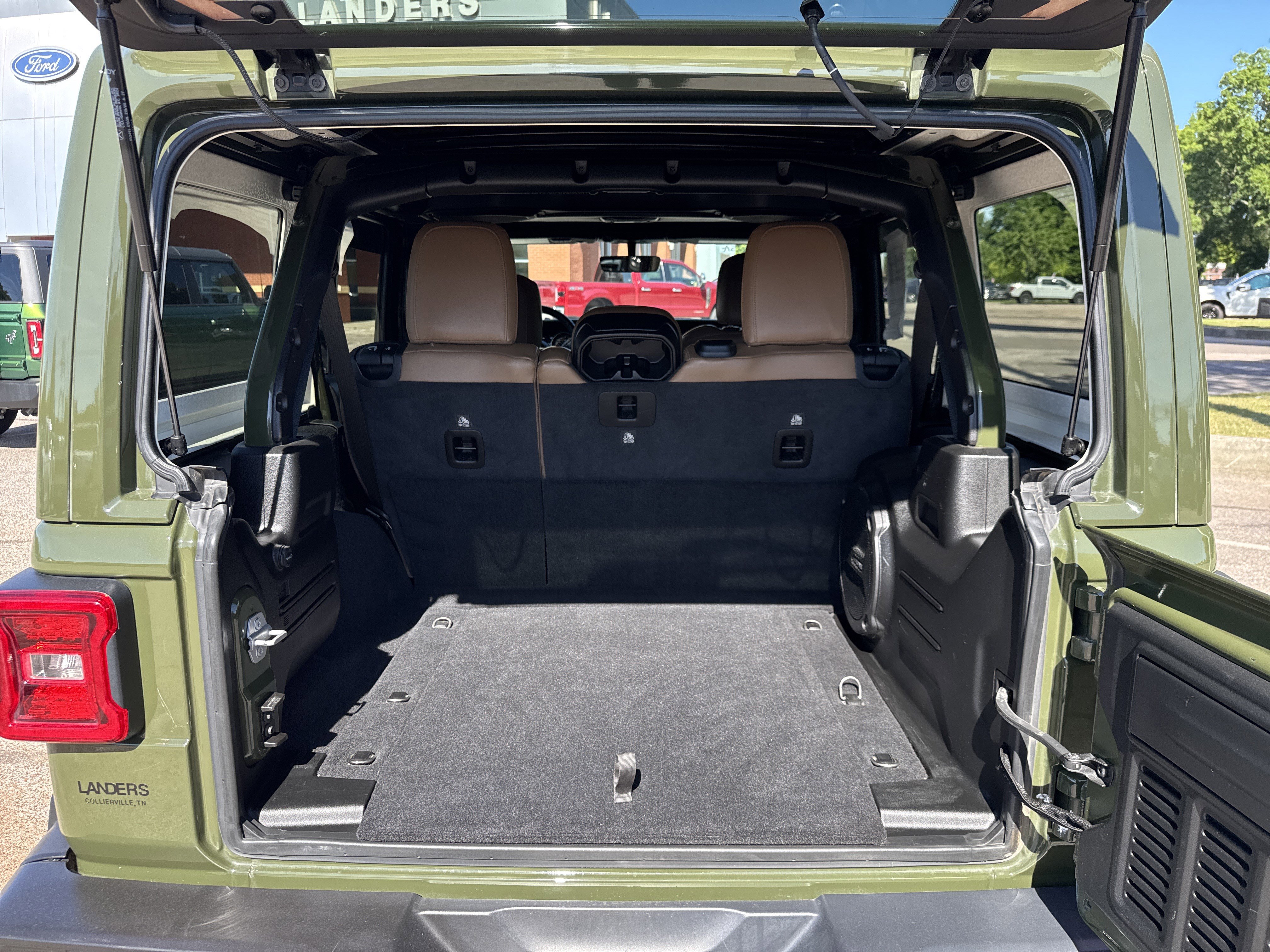 Used 2021 Jeep Wrangler Unlimited Sahara AWD/4WD image 13