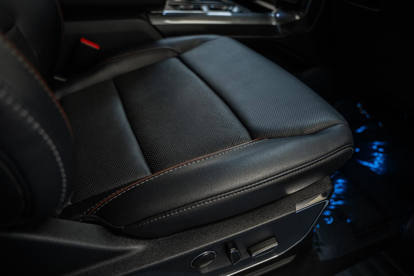 Certified 2023 Ford F150 Lariat w/ Equipment Group 502A High image 42