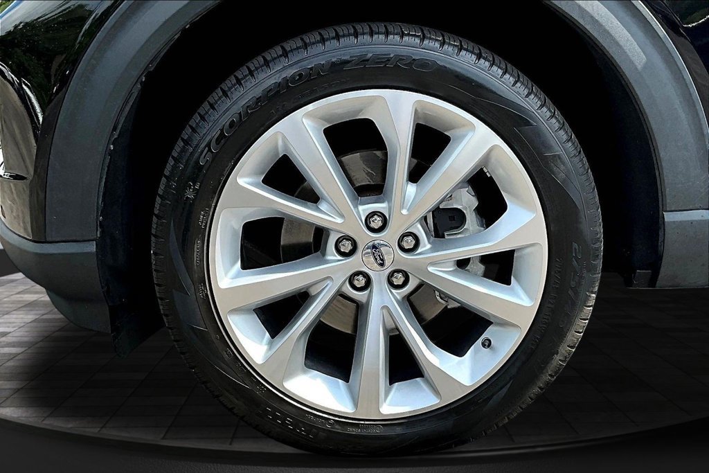 Certified 2024 Ford Explorer Platinum w/ Technology Package AWD/4WD image 37