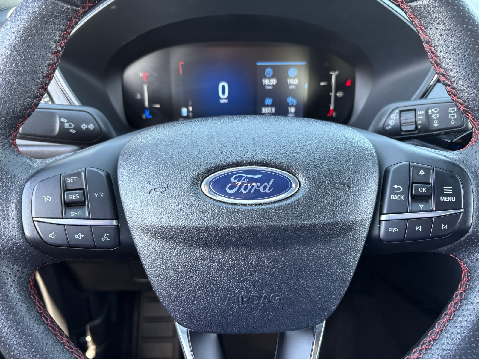 Certified 2025 Ford Escape ST-Line Select AWD/4WD image 37