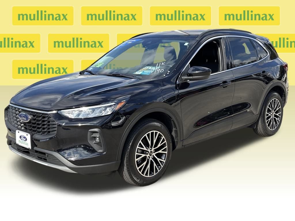 Certified 2025 Ford Escape Base image 12