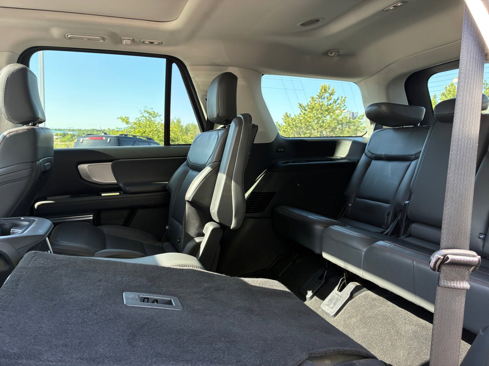 Certified 2025 Ford Expedition Active AWD/4WD image 17