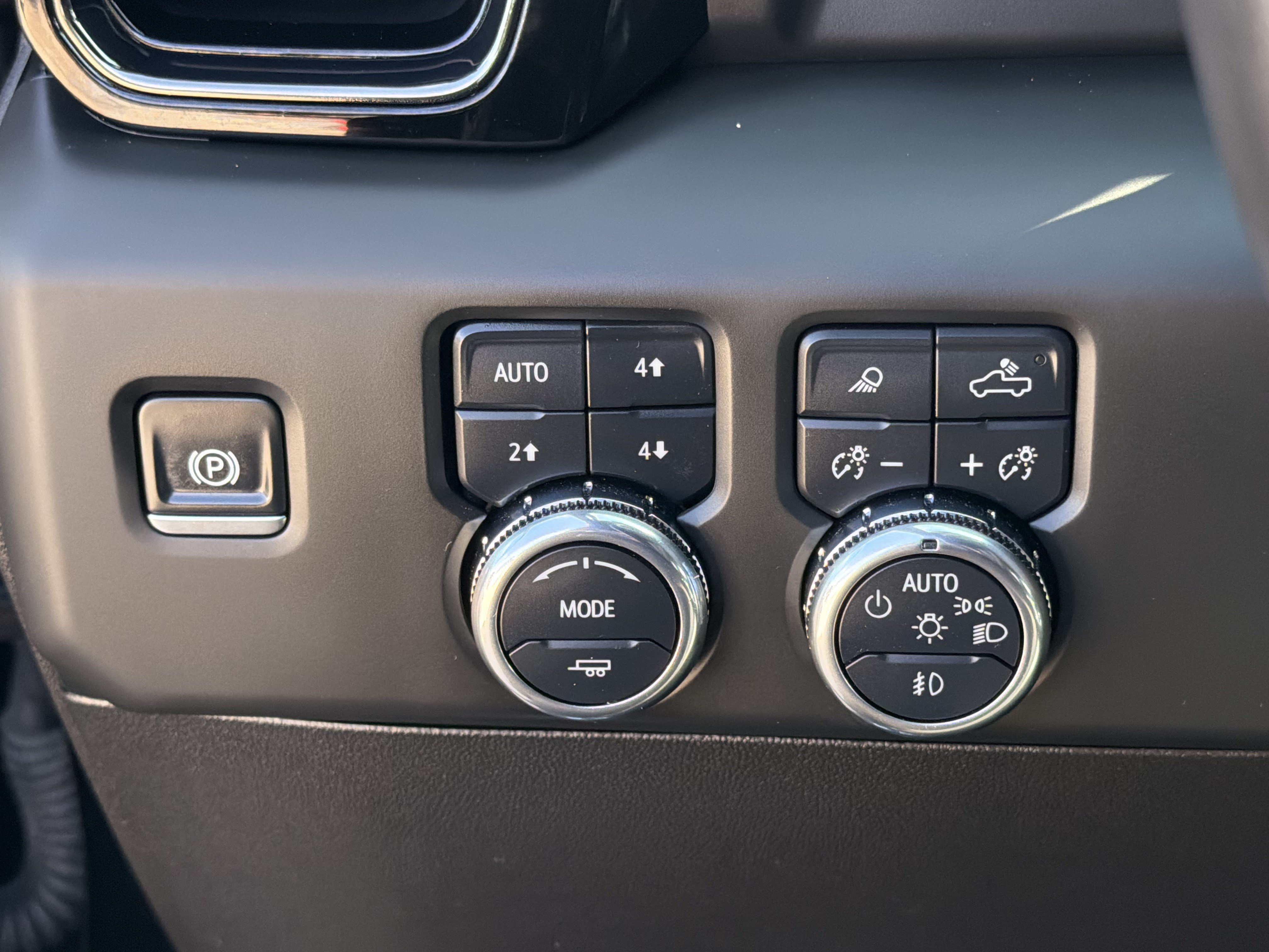 Used 2025 GMC Sierra 2500 AT4X AWD/4WD image 23