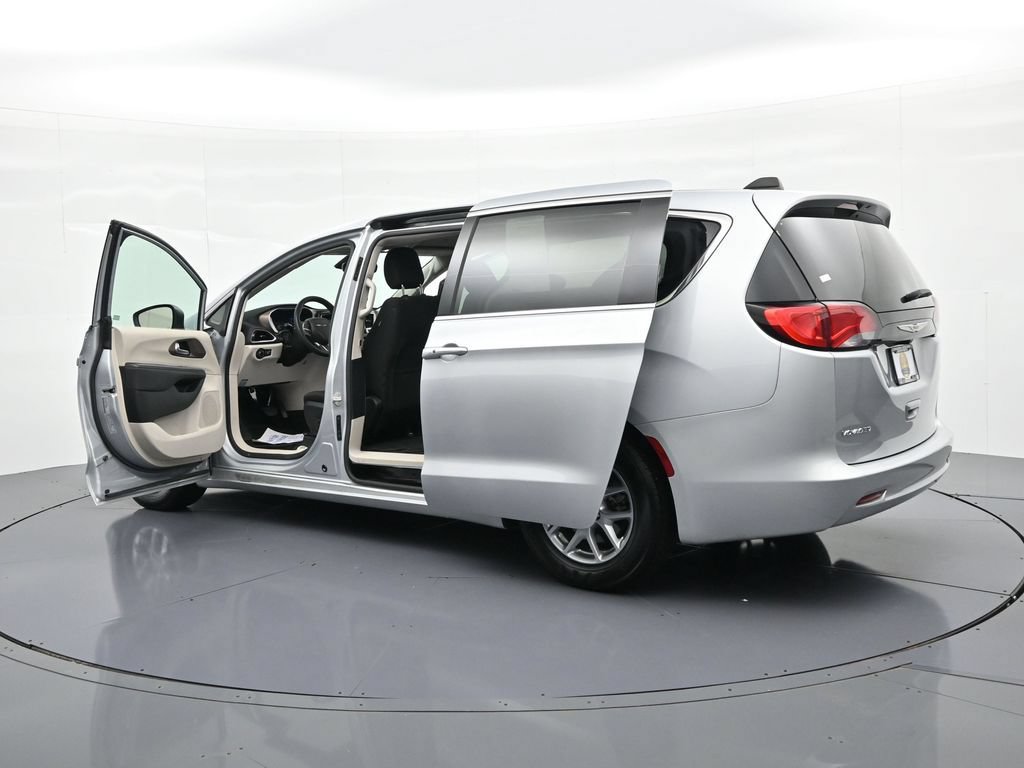 Used 2023 Chrysler Voyager LX FWD image 23