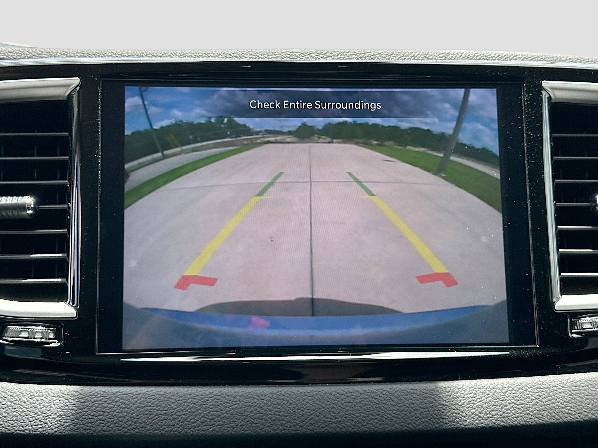 Used 2024 Chrysler Pacifica Touring-L FWD image 13