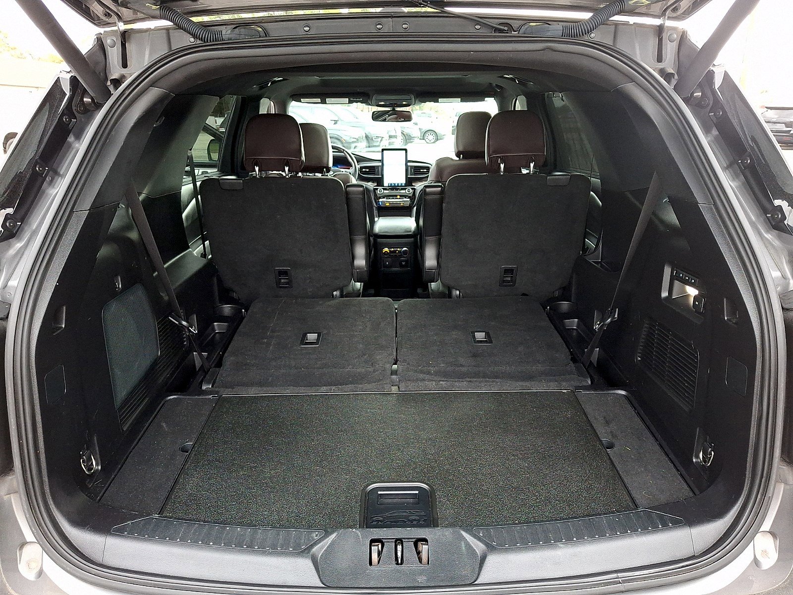 Certified 2021 Ford Explorer Platinum w/ Equipment Group 601A image 29