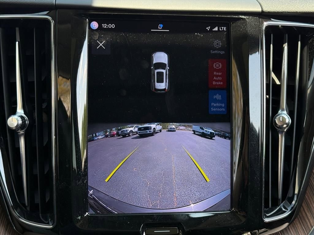 Used 2022 Volvo XC60 B5 Momentum AWD/4WD image 25