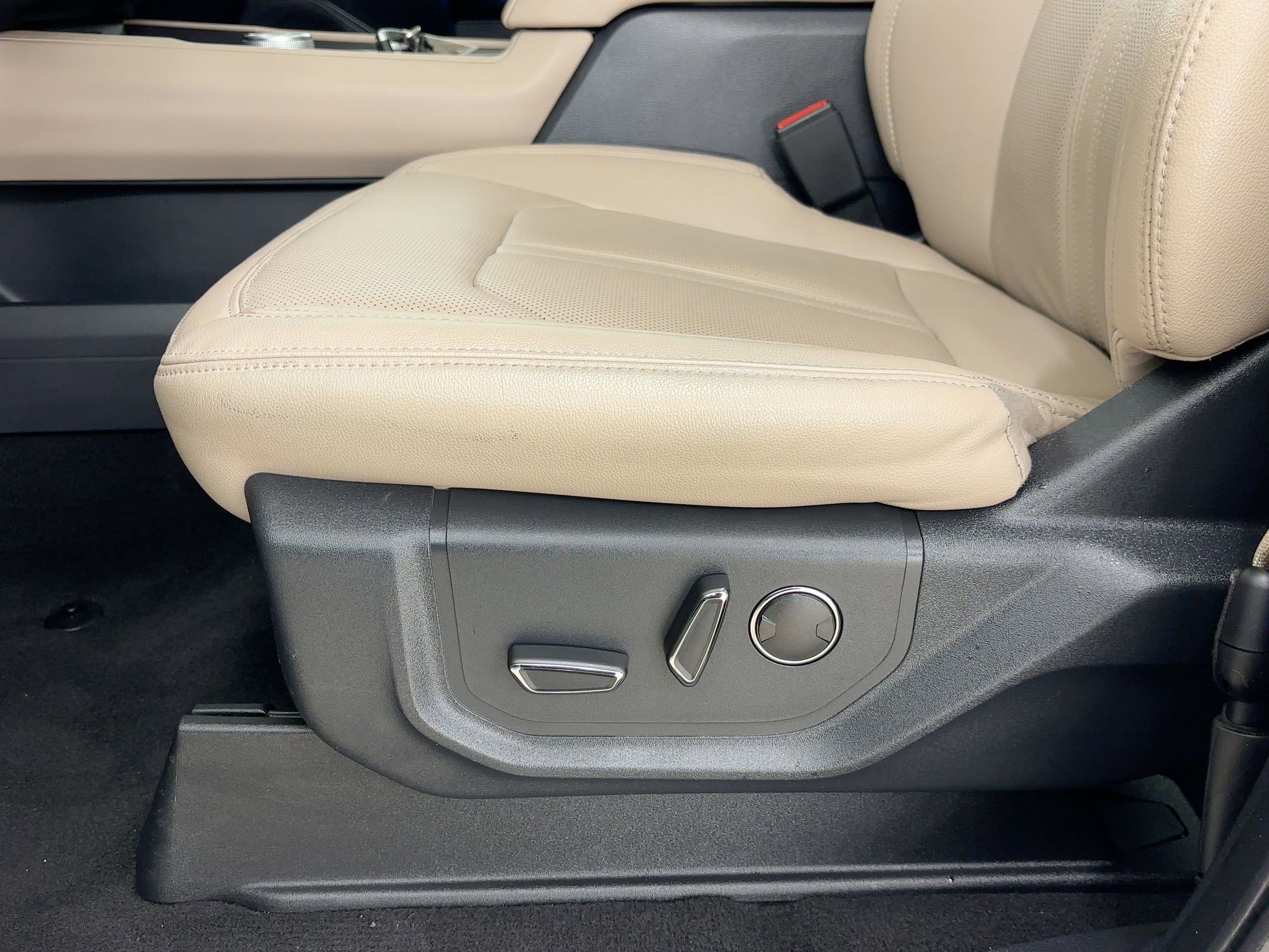 Certified 2024 Ford Expedition Max Limited image 12