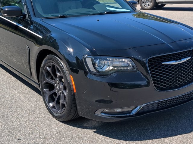 Used 2020 Chrysler 300 S w/ 300S Premium Group RWD image 10