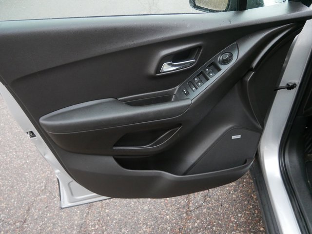Used 2018 Chevrolet Trax LT w/ Sun & Sound Package image 11