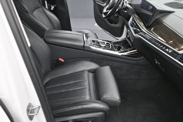 Used 2023 BMW X7 xDrive40i AWD/4WD image 32