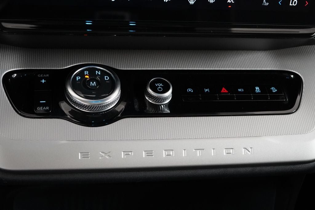 Certified 2025 Ford Expedition Active AWD/4WD image 29