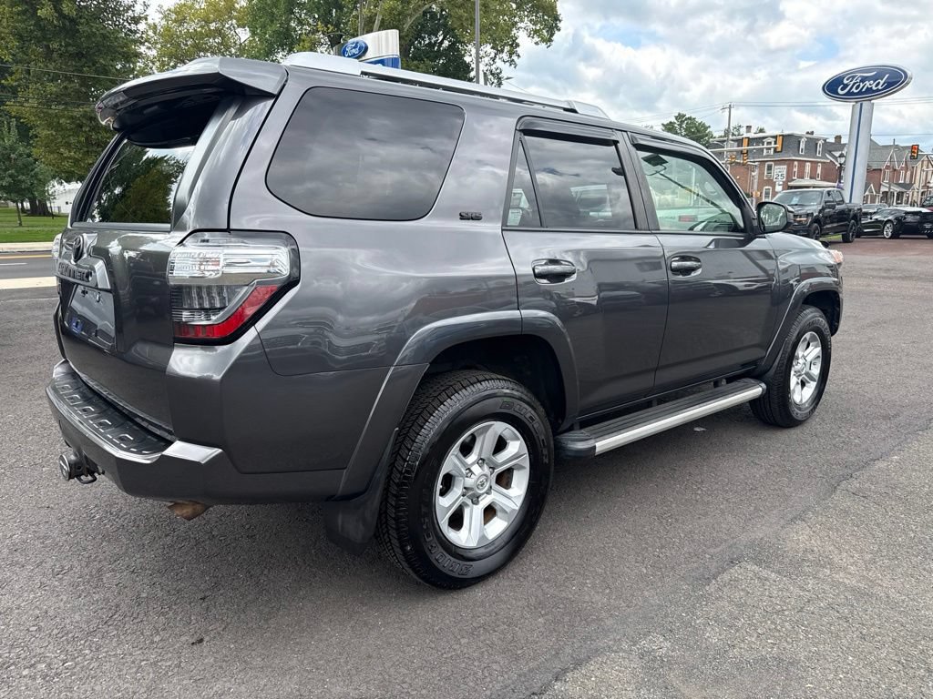 Used 2018 Toyota 4Runner SR5 AWD/4WD image 4