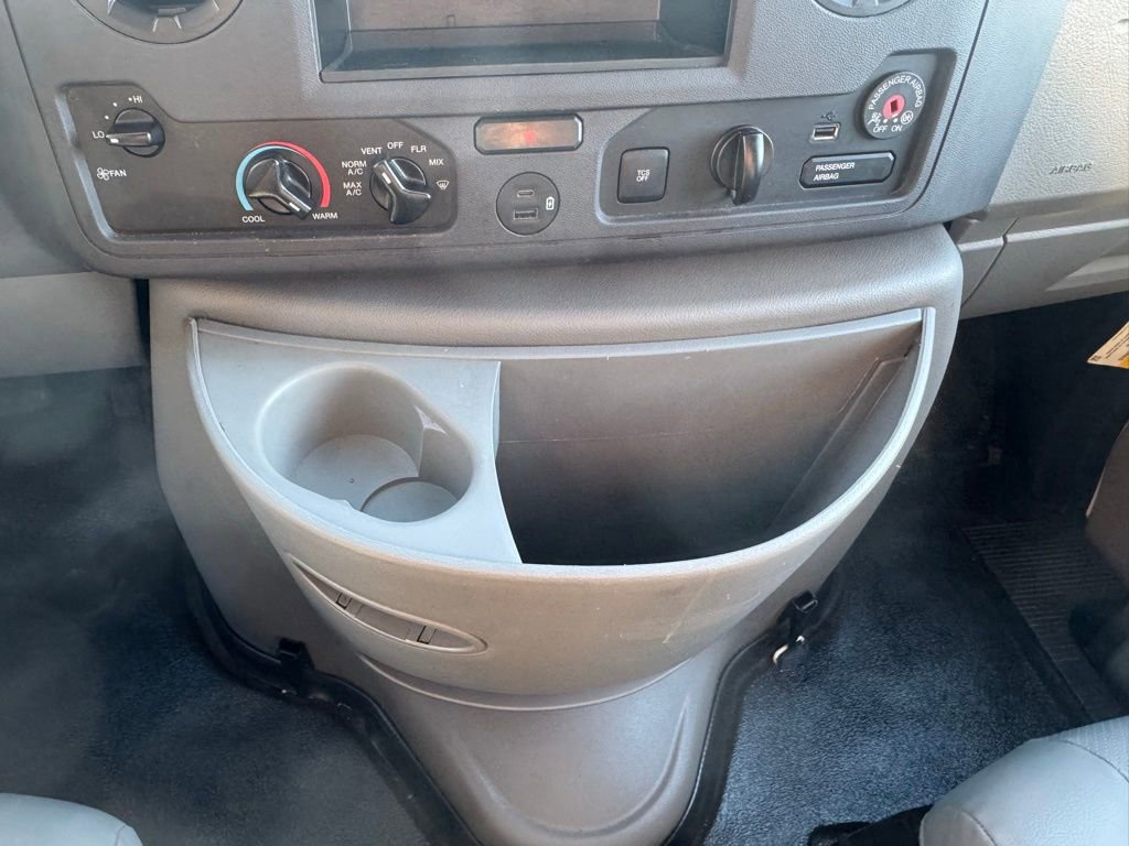 Certified 2022 Ford E-350 and Econoline 350 Super Duty w/ Power Windows & Locks Group image 16