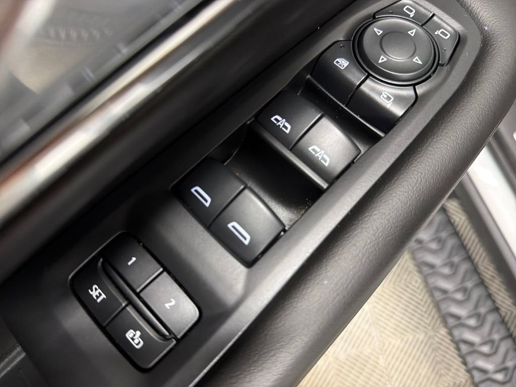 Used 2024 Chevrolet Tahoe Z71 w/ Luxury Package AWD/4WD image 18
