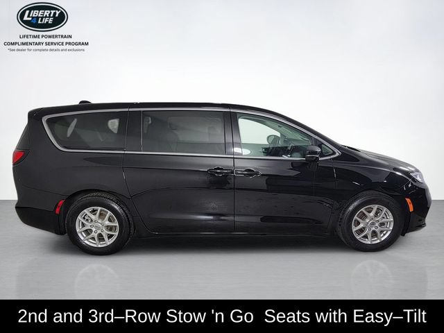 Used 2024 Chrysler Pacifica Touring-L FWD image 2