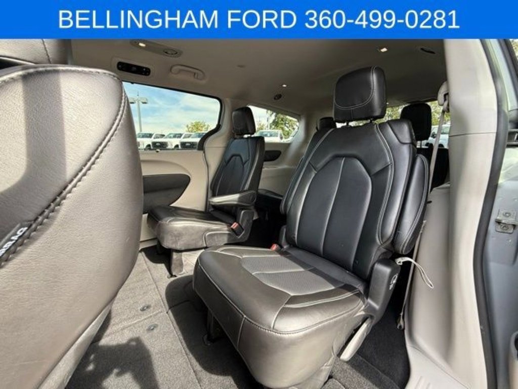 Used 2024 Chrysler Pacifica Touring-L image 37