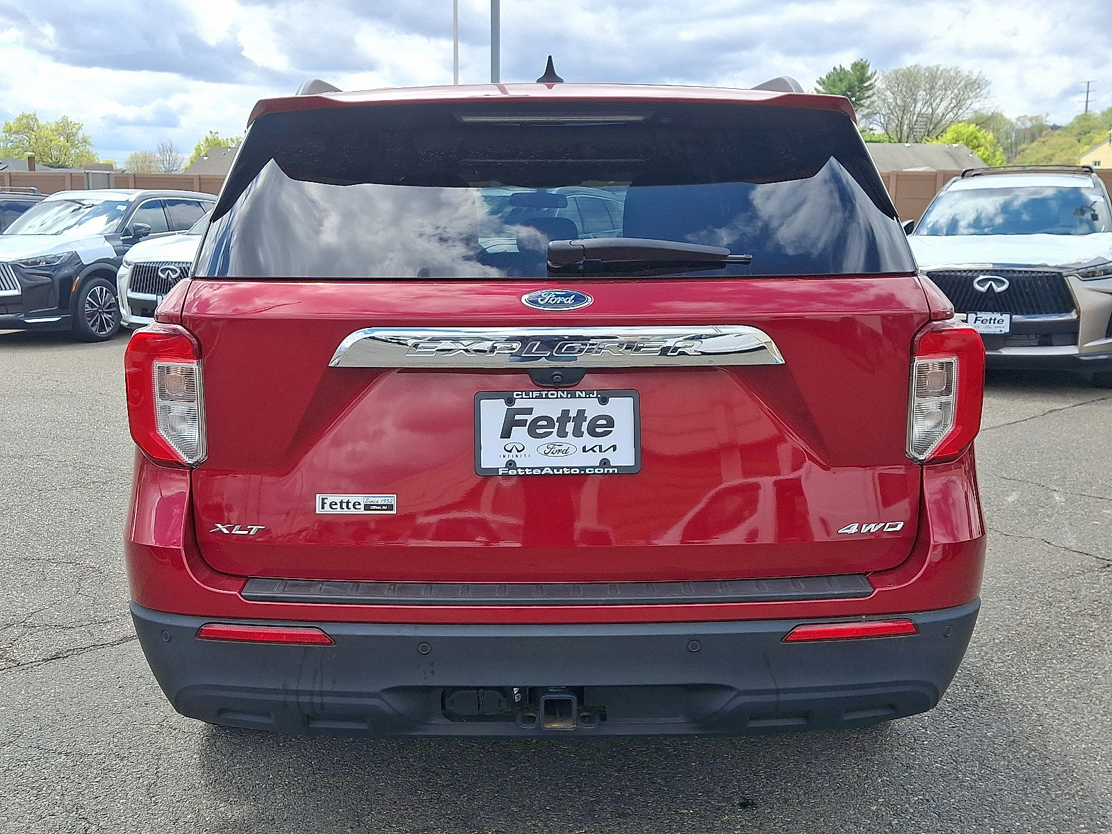 Certified 2022 Ford Explorer XLT w/ Class IV Trailer Tow Package AWD/4WD image 5