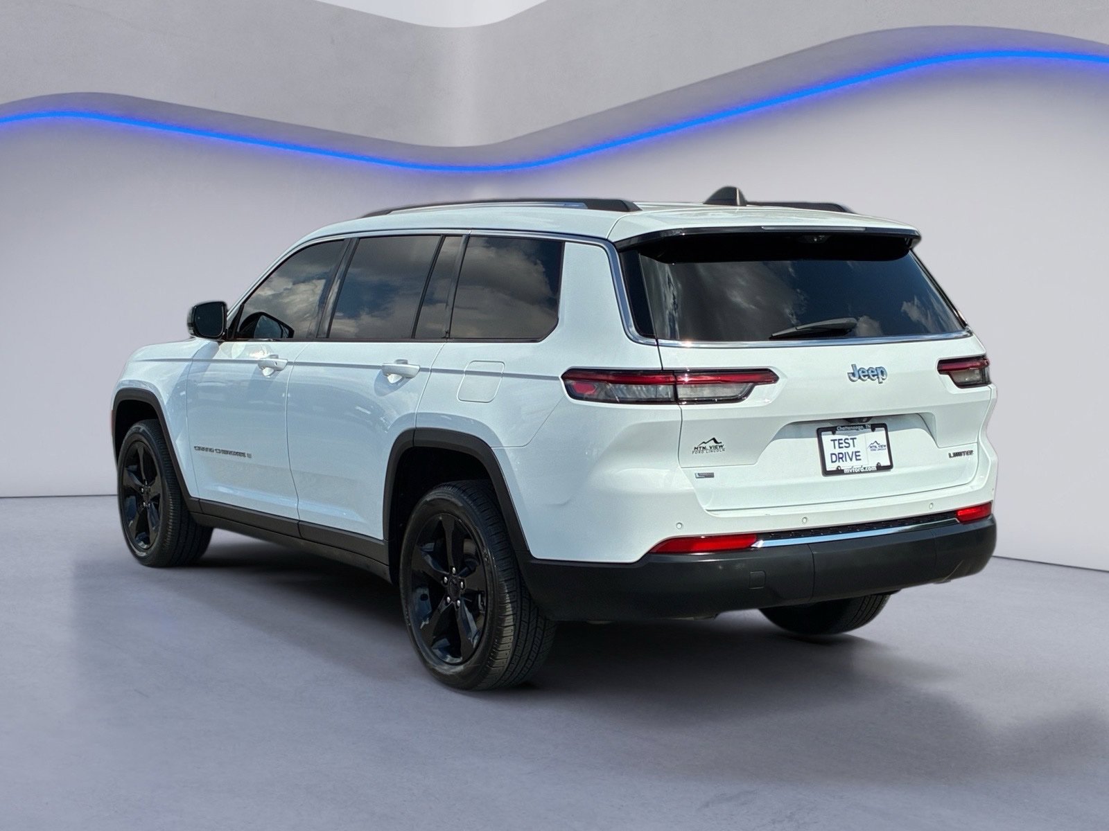 Used 2022 Jeep Grand Cherokee L Limited w/ Luxury Tech Group II RWD image 3