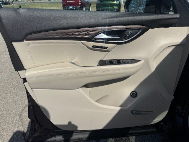 Used 2023 Buick Envision Avenir image 11