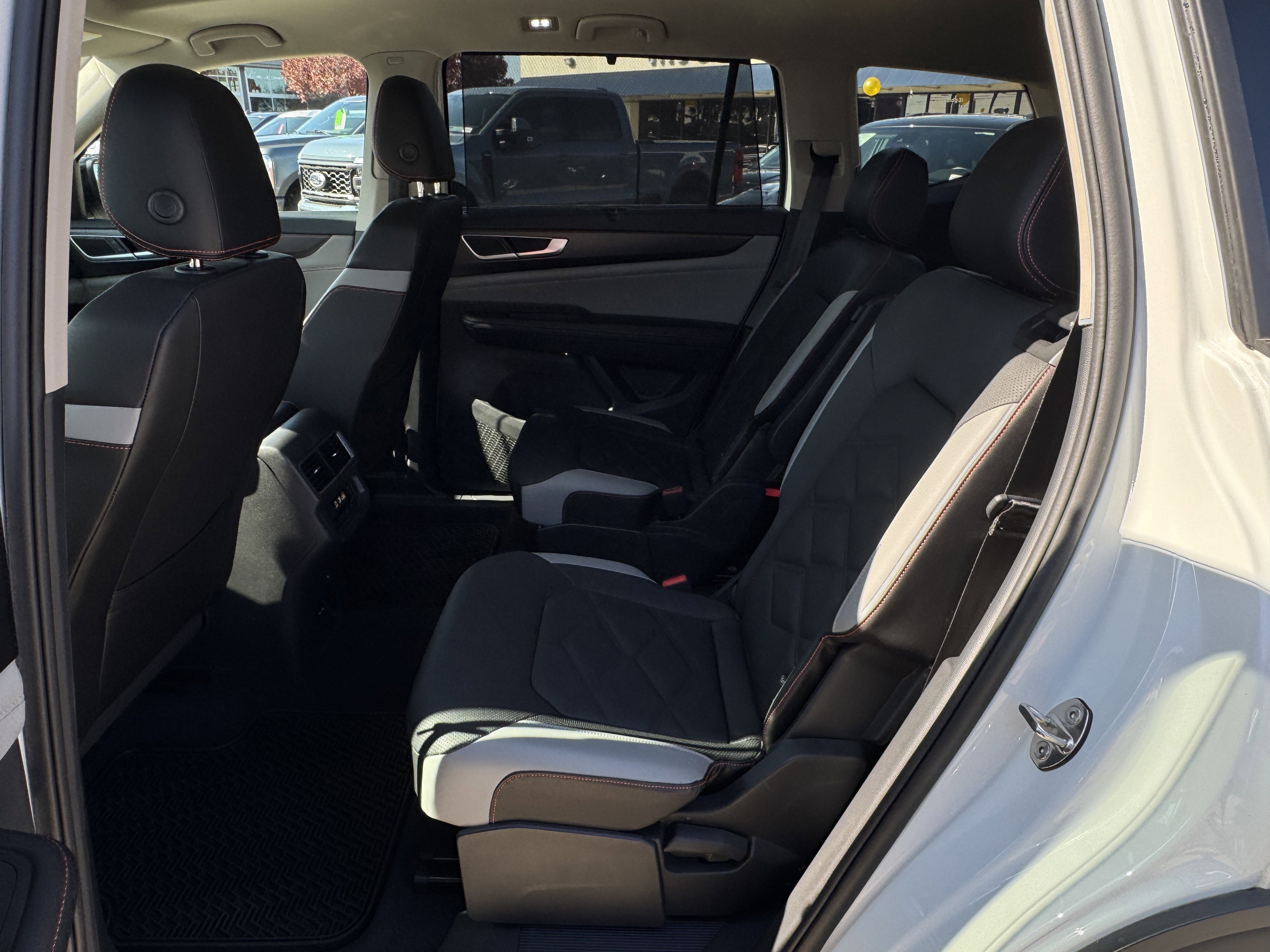 Used 2024 Volkswagen Atlas Peak Edition SE image 15