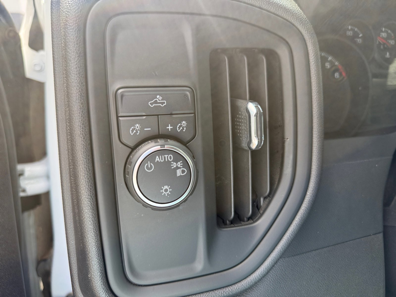 Used 2023 Chevrolet Silverado 1500 Custom image 18