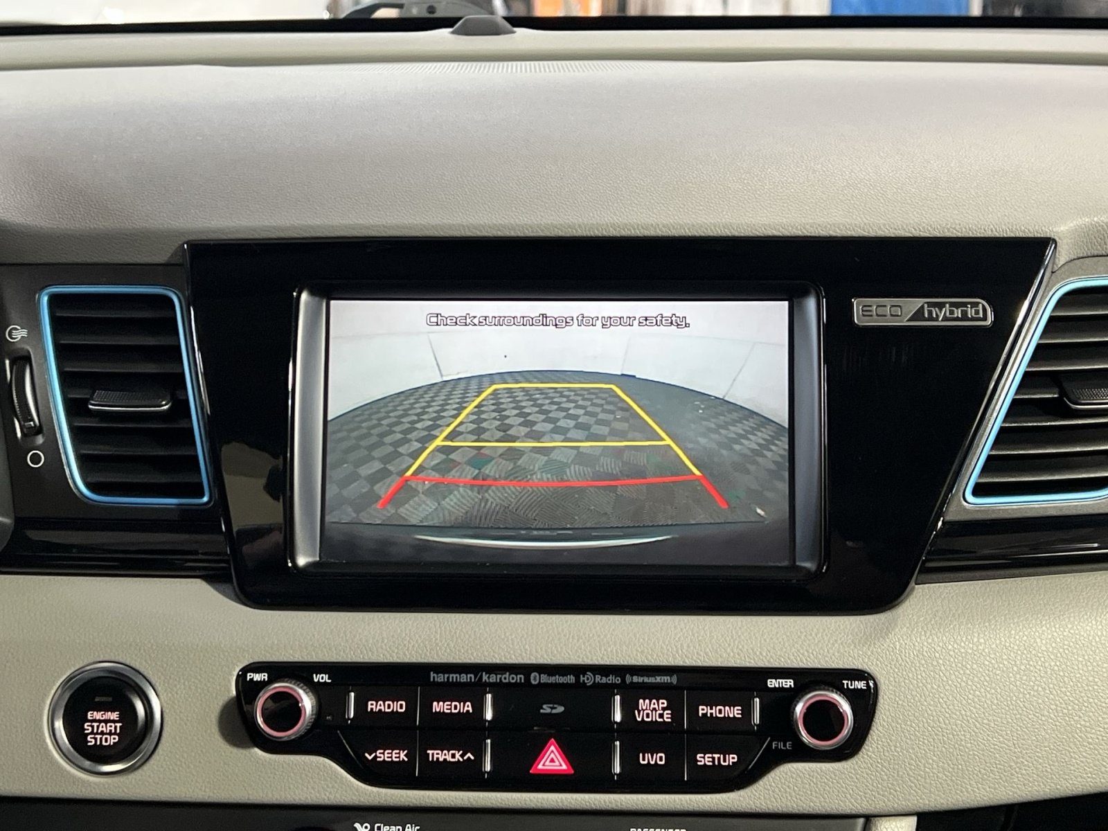 Used 2017 Kia Niro Touring FWD image 19