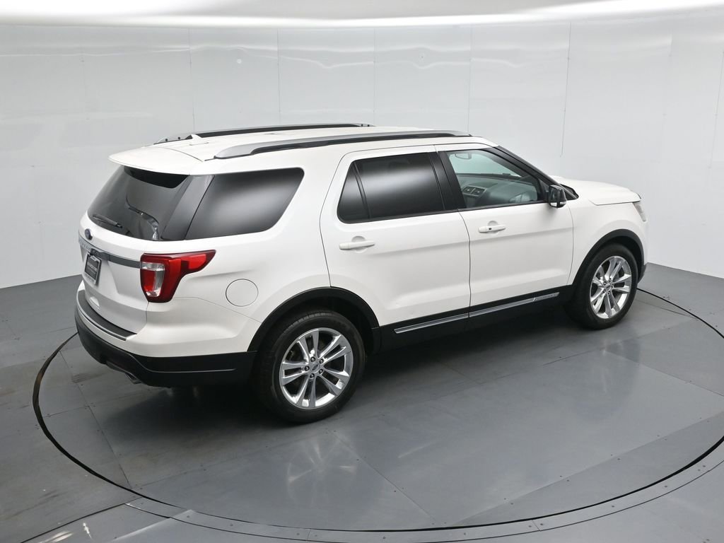 Certified 2018 Ford Explorer XLT w/ Equipment Group 202A FWD image 40