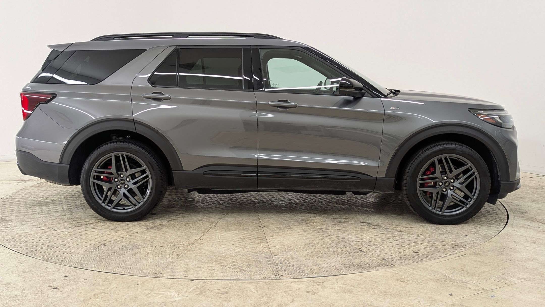 Certified 2025 Ford Explorer ST-Line w/ ST-Line Street Pack image 8