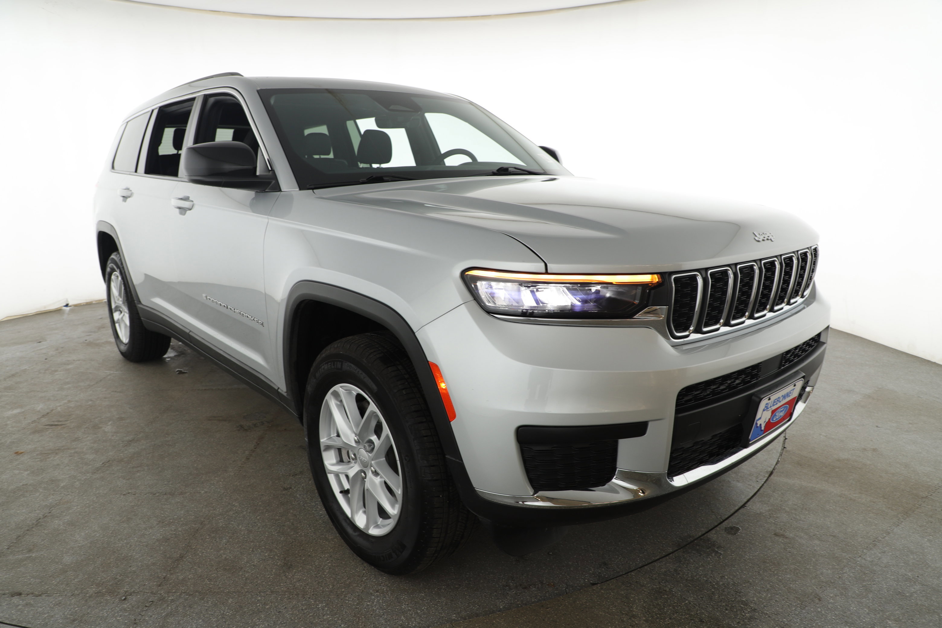 Used 2025 Jeep Grand Cherokee L Laredo w/ Luxury Tech Group I image 3