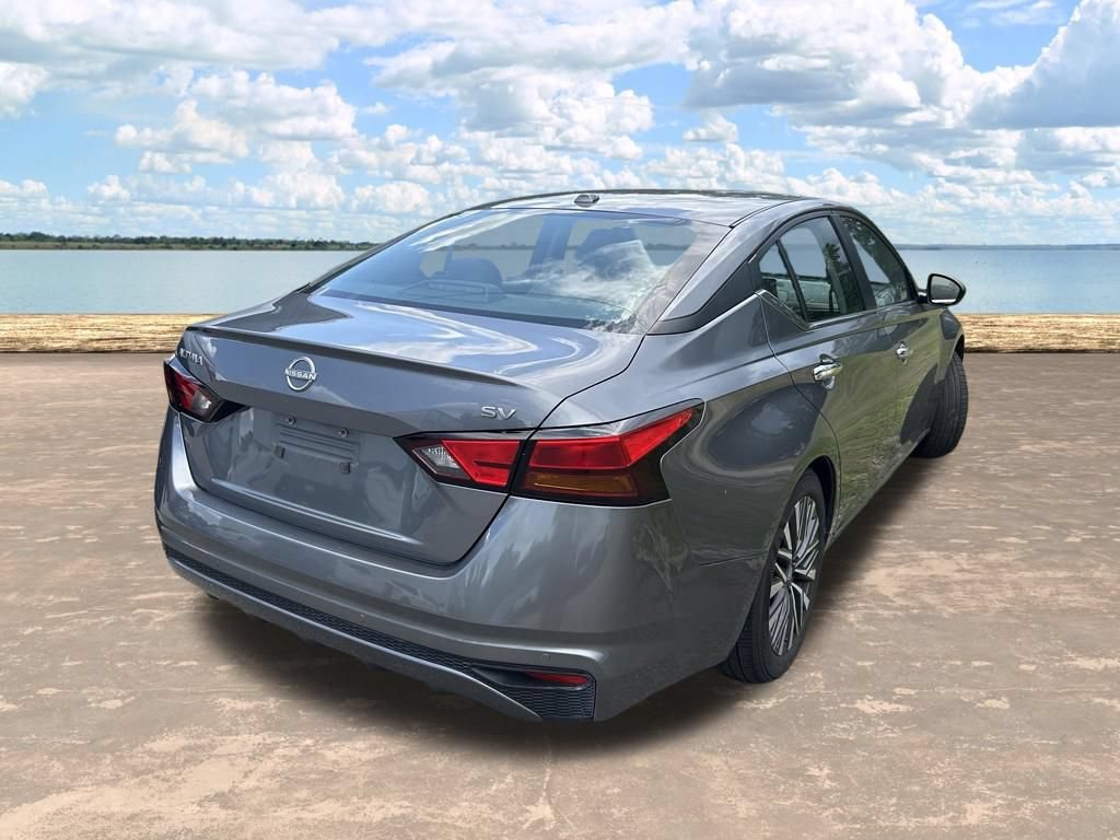 Used 2024 Nissan Altima 2.5 SV FWD image 9