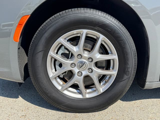 Used 2025 Chrysler Pacifica Select FWD image 13