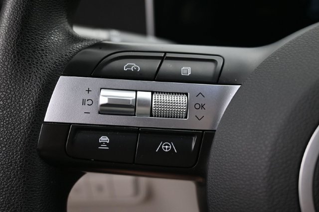 Used 2025 Hyundai Tucson SEL FWD image 17