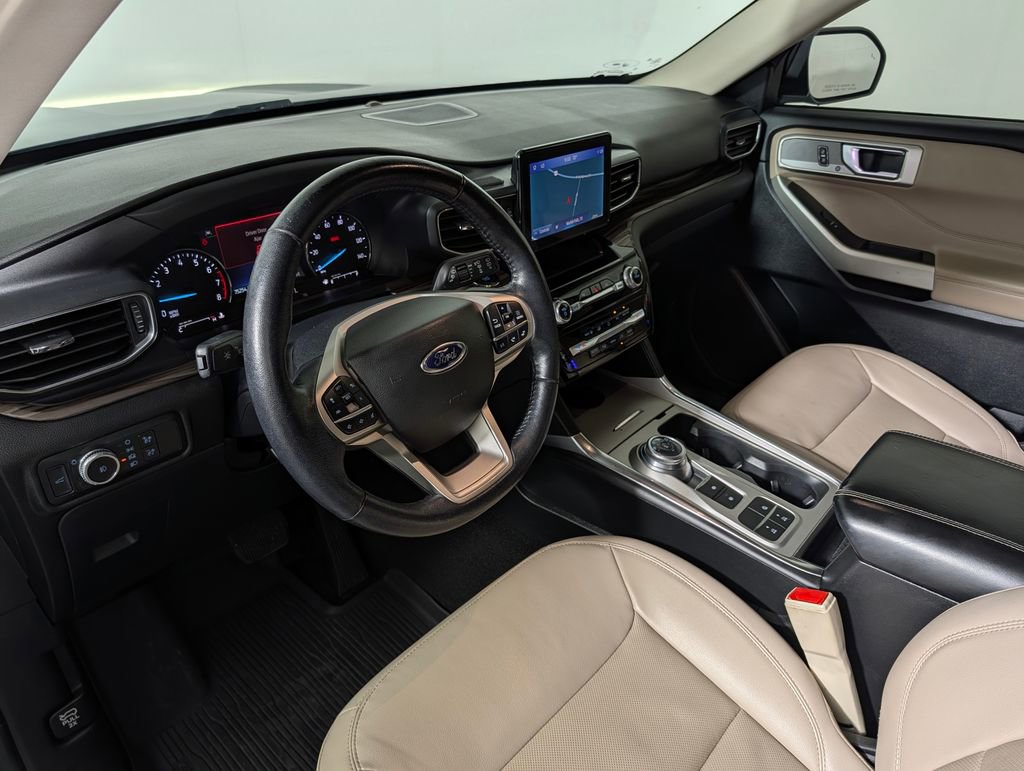 Certified 2022 Ford Explorer Limited RWD image 21