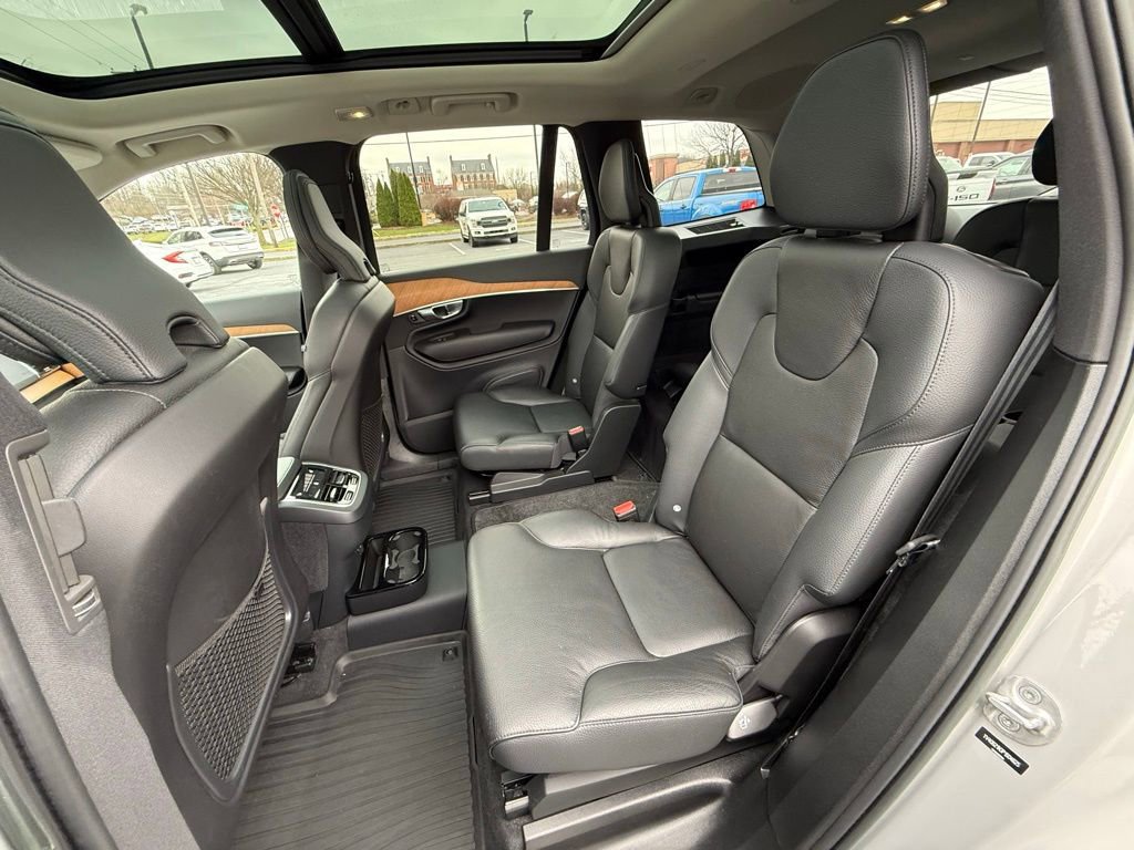 Used 2023 Volvo XC90 B6 Plus image 29